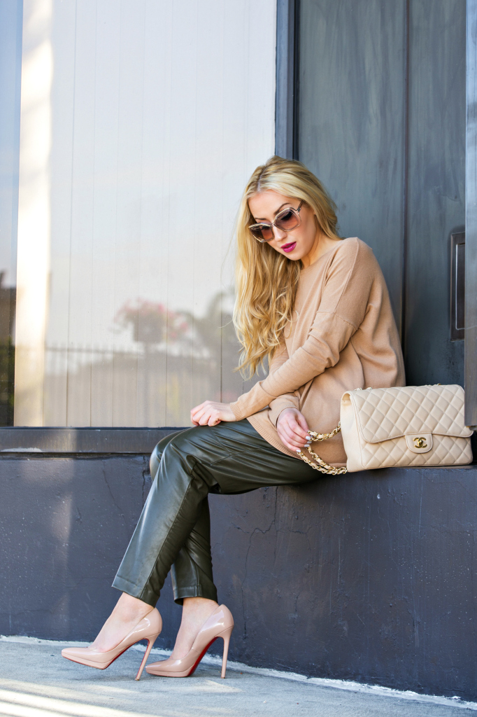 Beige and Green Outfit,Pigalle beige,chanel jumbo bag,H&M faux leather pants,Zara Sweater,H&M Pants,Christian Louboutin Pigalle Plato Beige,neutral outfit,beige outfit,chloe sunglasses