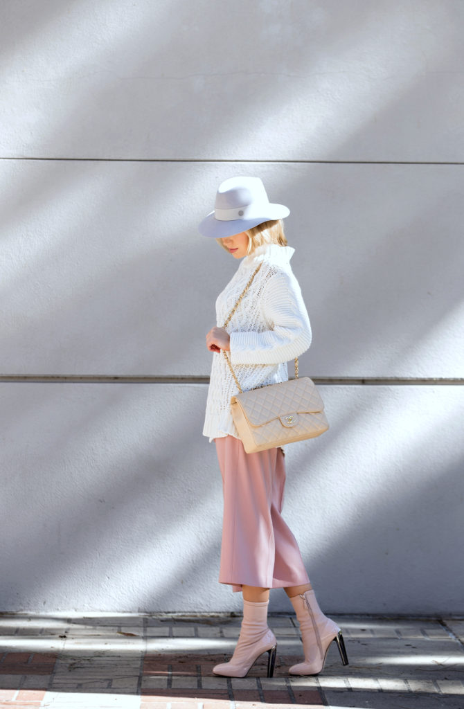 Pastel outfit for spring,how to wear culottes for spring,beige Chanel bag,White sweater zara culottes outfit,maison michel pastel henrietta hat,Plexi heel boots,ALEXANDER MCQUEEN Perspex heel ankle boots,Chanel Caviar classic jumbo beige,Maison Michel henrietta,Chunky sweater outfit,Maison Michel Henrietta hat, fisherman sweater outfit,Maison Michel outfit,Pastel Outfit,Culottes outfit,