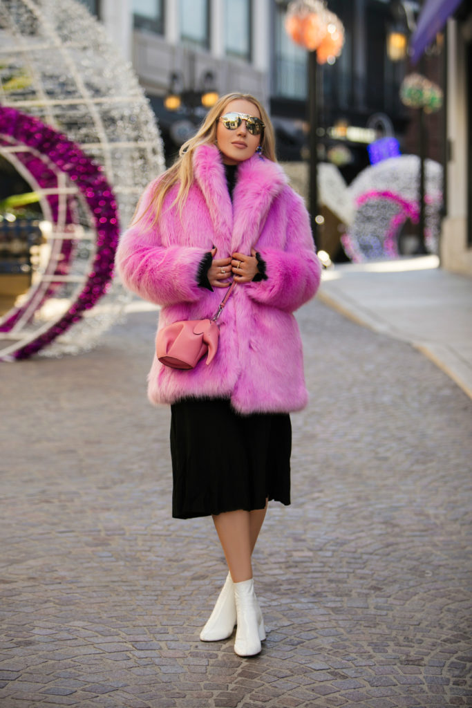 Christmas in Beverly Hills,Rodeo Drive christmas,Pink fur coat,Christmas on Rodeo Drive,H&M faux fur coat,Dior Revolution Mirrored Aviator Sunglasses,How to wear colorful faux fur coat,Dior Dio(R)evolution Mirrored Aviator Sunglasses,Dior patent leather boots,H&M pink faux fur coat,H&M pink coat,Loewe pink elephant bag,Dior white boots,Loewe pink elephant,Dior Aviator Sunglasses,Dior white boots,How to wear pink fur, think pink